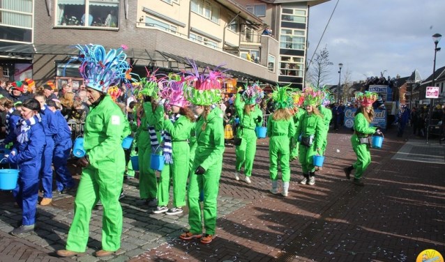 Loopgroep tijdens de optocht. (foto: Joop Roelofs)
