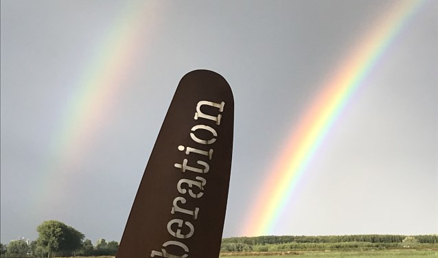 De Vleugel als onderdeel van de regenbogen. (foto: Jentje Bootsma)