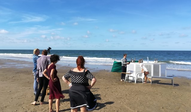 Opname van Uit! op het strand.