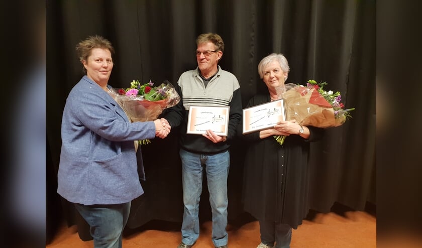 Jubilarissen Ton Scholten en Elly Tamboer. (foto: Annie Altena)