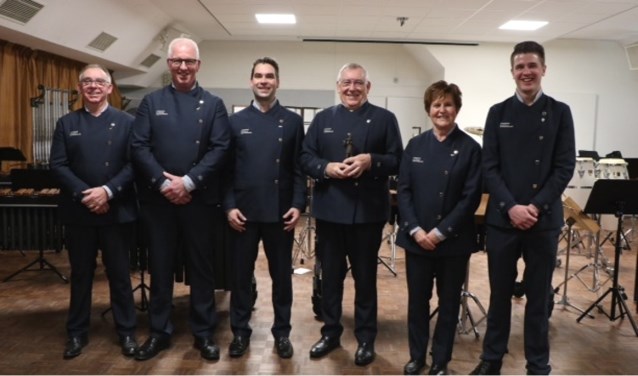 Van links naar rechts: Rob van de Sant, Hans Barten, Jaap van de Sant, Arnold van de Sant, Gemmy Wassink en Jordi Rutten. (foto: Irma Rutten)