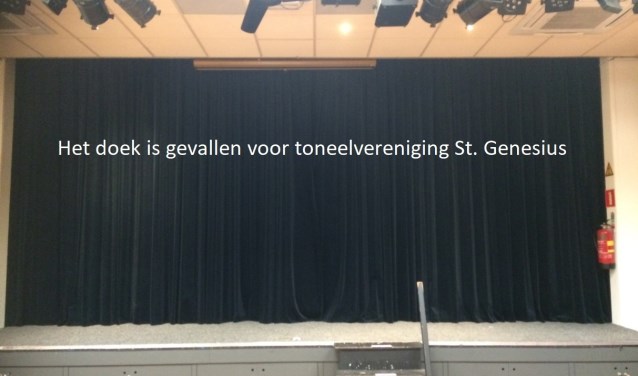 Gesloten toneeldoek. (foto: Rene Aarns)