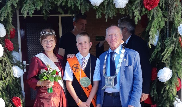 Ons koningspaar Gerard & Ans Polman, samen met jeugdkoning Koen van Onna. (foto: Lars van Onna)