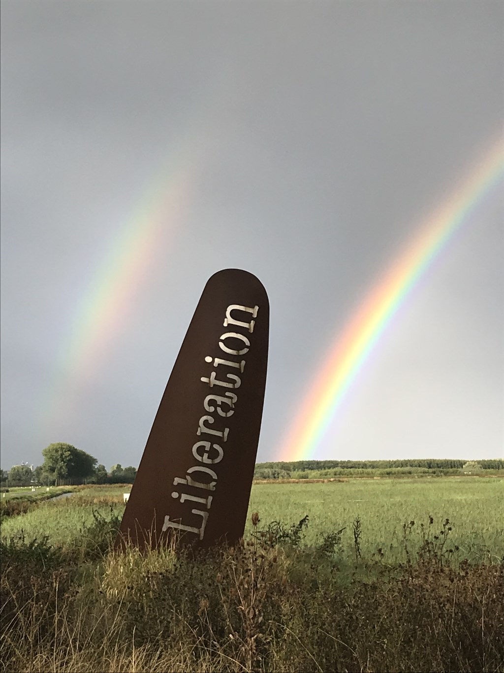 De Vleugel als onderdeel van de regenbogen. (foto: Jentje Bootsma)