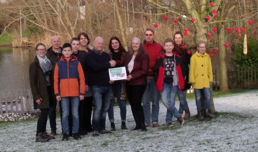Ster-Appeltjesgratificatie van Univé aan ANBI Stichting Talento Metissimo.(foto: Toine Langerwerf Zeist)