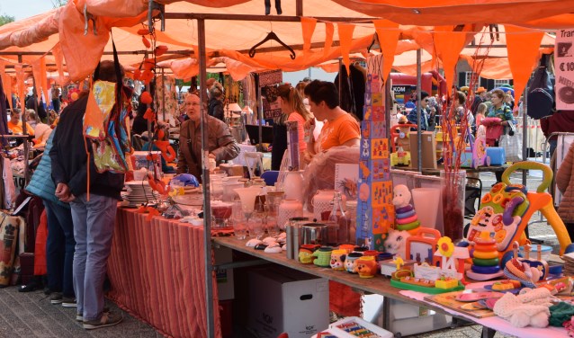 Deelnemers vlooienmarkt 2018. (foto: John Regensburg)