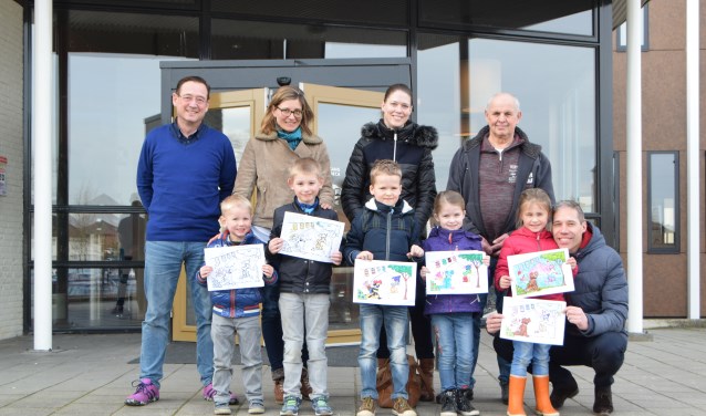 Winnaars met aanhang en Oranje Comité. (foto: John Regensburg)