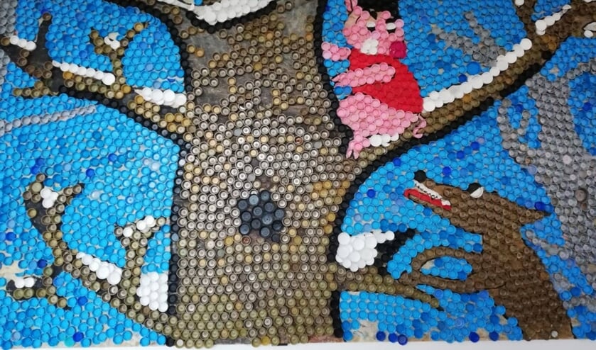 Plastic doppenmozaïek gemaakt door school in Hodod.