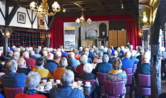 Met dialect op de koffie bij Erve Kots. (foto: Ruud Hamburger)