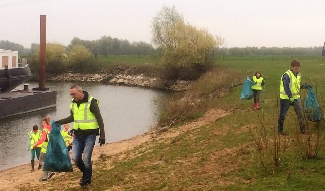 Waaljutters van Kunst na Arbeid in actie. (foto: Muziekvereniging Kunst na Arbeid)