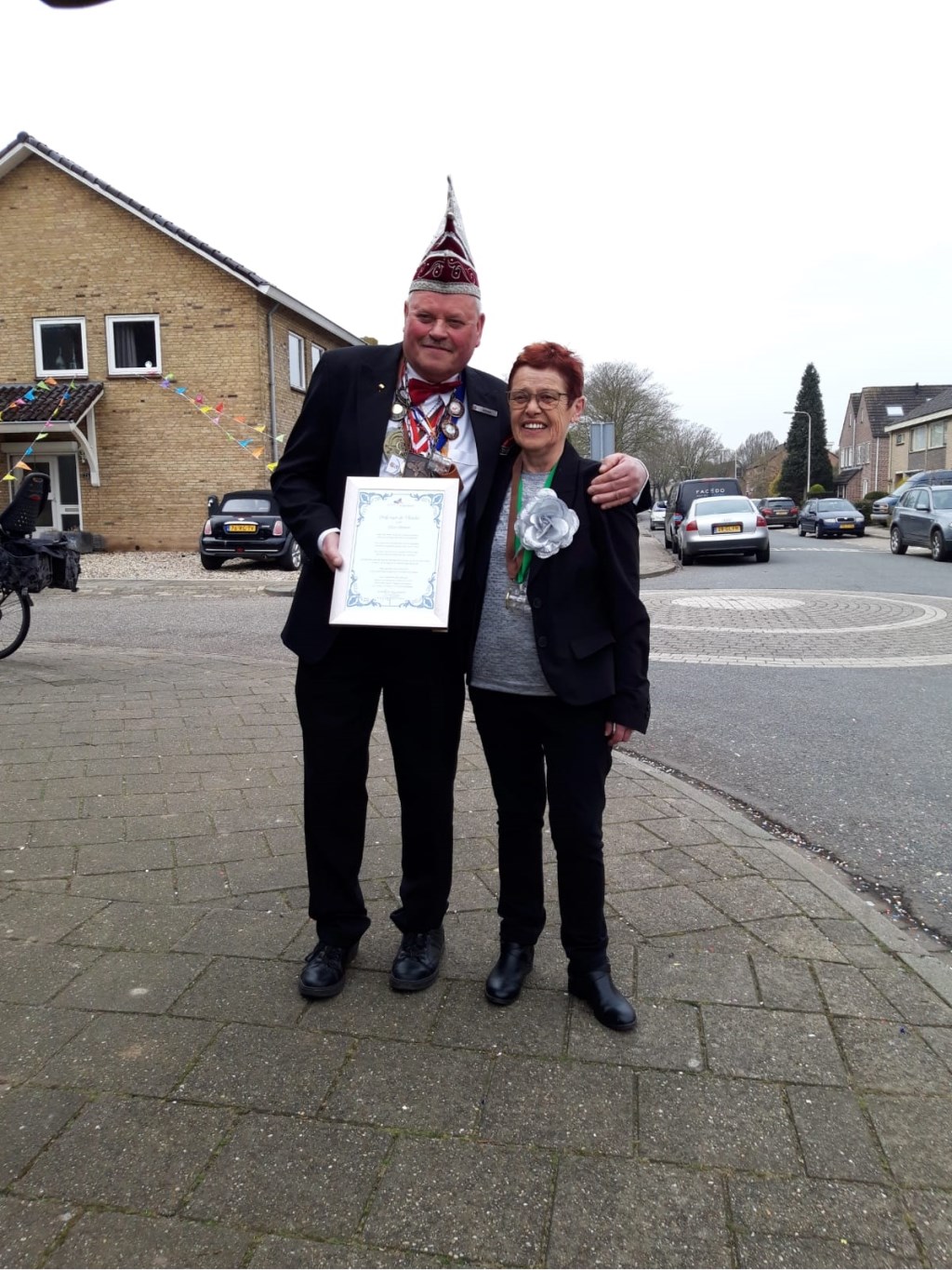 Hans Demon met zijn Orde van de Vlinder