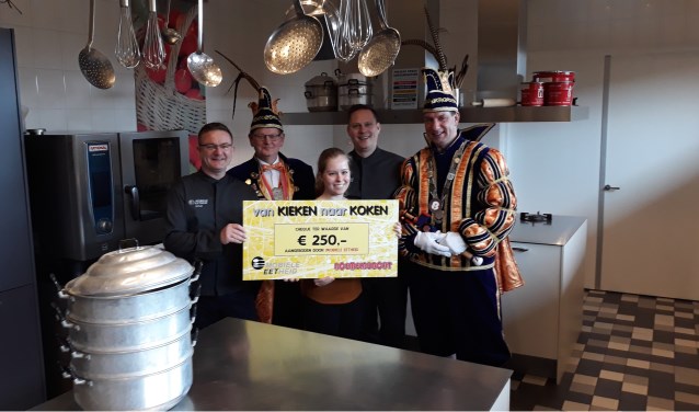 Johan, adjudant Wim, Malou, Ewald en Stadsprins Frank. (foto: pr. Boemelburcht)