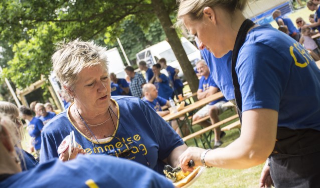Gaby Wegdam, vrijwilliger en bestuurslid van de Bemmelse Dweildag. (foto: Anniek van de Berg)