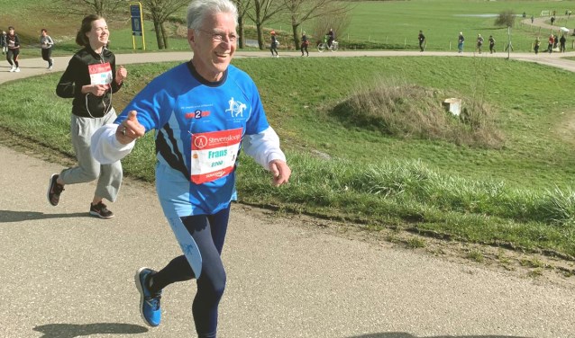 Frans Teunissen tijdens de doorkomst in Bemmel. (foto: b.o.d. De Sprinters)