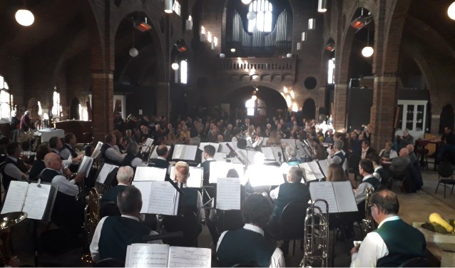 Koffieconcert van 17 bebr. in Zandse Kerk. (Herman Geerts)