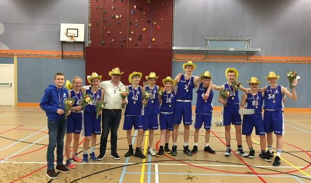 Kampioensteam U16-1 Basketiers '71. (foto: Basketiers '71)
