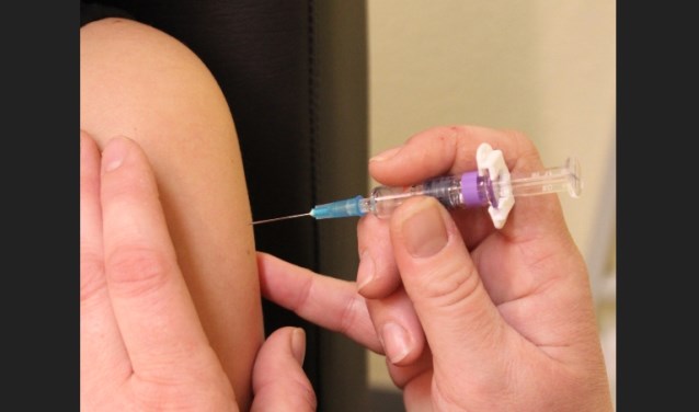 Vaccinatie tegen meningokokken. (foto: GGD)