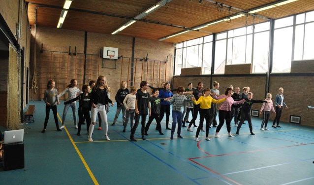Repeteren voor Robin Hood. (foto: Hannie Bouman)