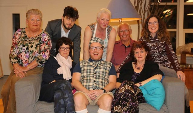 De spelers van dit jaar, boven van links naar rechts: Annie Berends, Bram van Kuipers, Ans Pruntel, Jan Berends, Karin Gompelman. Onder: Corine Thüss, Mathieu Bouman en Ineke van den Top.