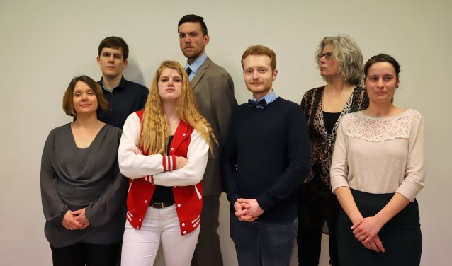 Spelersgroep Toneelvereniging Steeds Hoger. (foto: Anne van Benthum-Jansen)