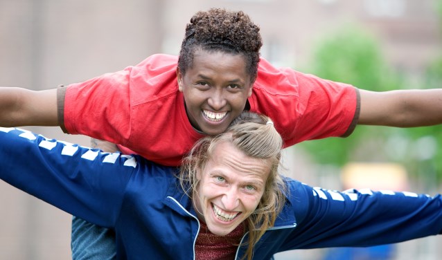Jongere vluchteling en Nederlandse jongere. (foto: Goedele Monnens)