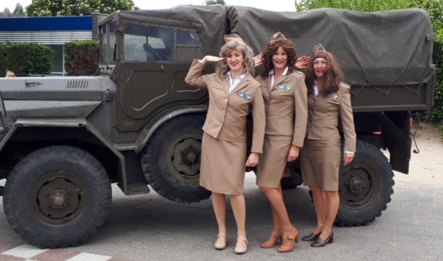 Optreden van de Star Sisters. (foto: basisschool de Hien Dodewaard)