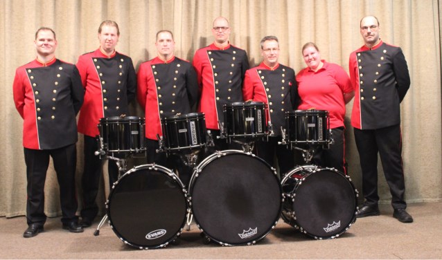 De tamboers met nieuwe trommels van de Malletband van Sint-Andreas. (foto: Sven Ograjensek)
