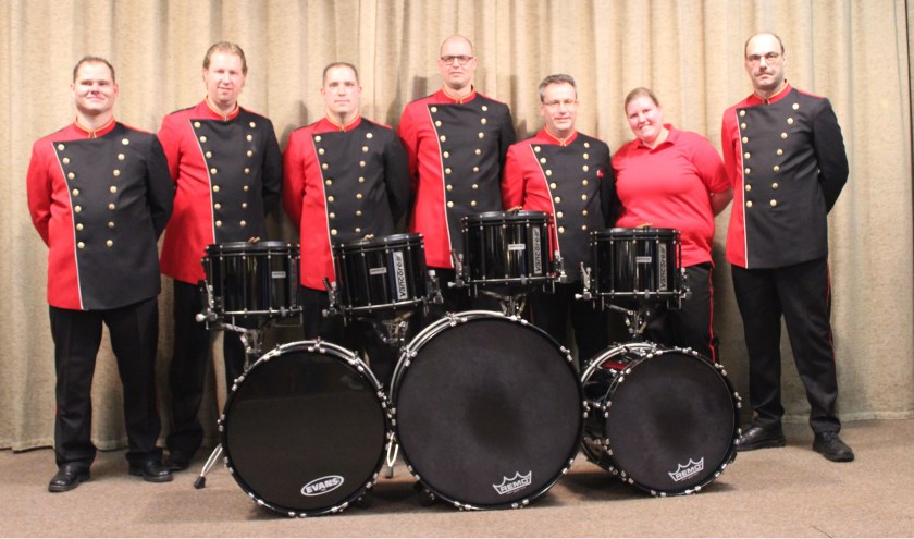 De tamboers met nieuwe trommels van de Malletband van Sint-Andreas. (foto: Sven Ograjensek)