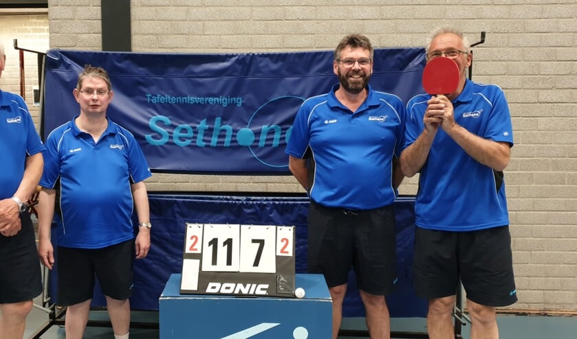 De mannen genieten na van het kampioenschap: Richard Wierbos, Henk van Holland, Frits Gillissen en Gert den Tuinder. (foto: Paul Kogels)