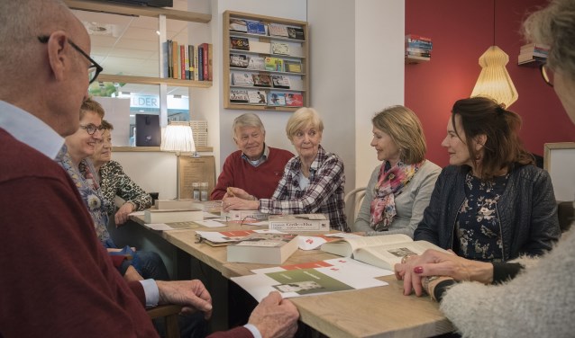 Deelnemers aan leesclub (foto: Arjanneke van den Berg)
