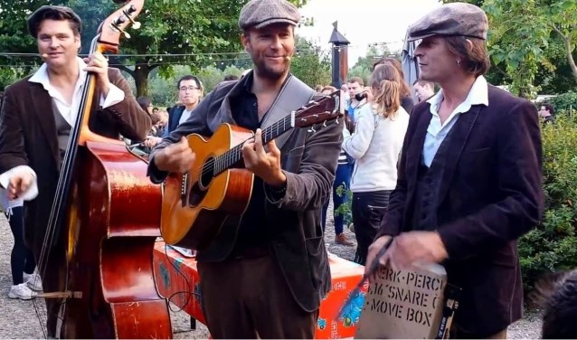 Live muziek op straat en bij horecabedrijven, dàt is Back to the Music in Huissen. Dit jaar op zondag 7 juli. En de winkels in het centrum zijn geopend van 13 tot 17 uur. (foto: Van Eimeren)