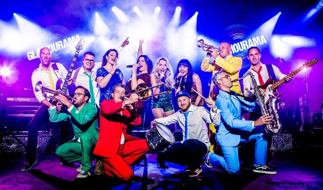 Glamourama, te zien op de CV Zet'm Op Zomerfeesten. (foto: Glamourama)