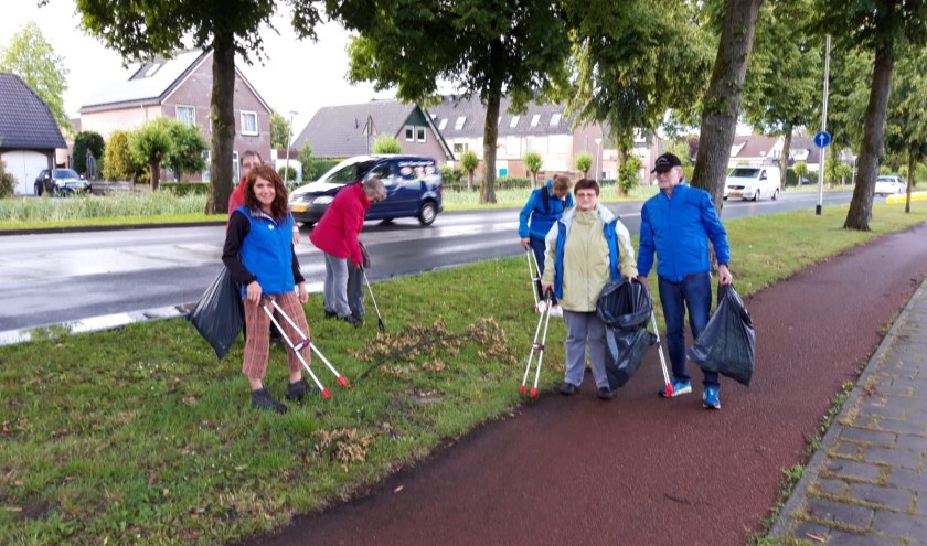 De zes deelnemers aan de opruimactie ZAB Bemmel. (foto: Jos Reintjens)