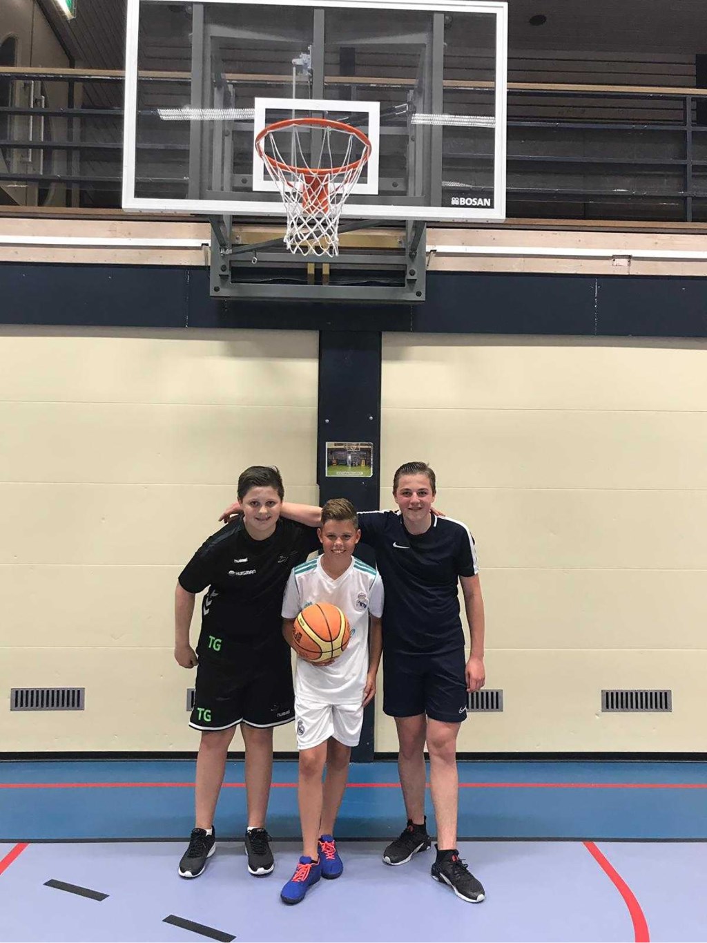 Streetballteam OBC Huissen (l.n.r.): Thijs Gerritsen, Jayden Verhart, Mick Huisman. Teamgenoot Finn Hartgers ontbreekt.