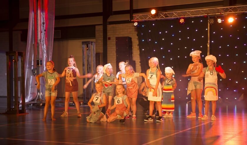 De jongste streetdanceleden van DGV. (foto: Thomas van Beek)