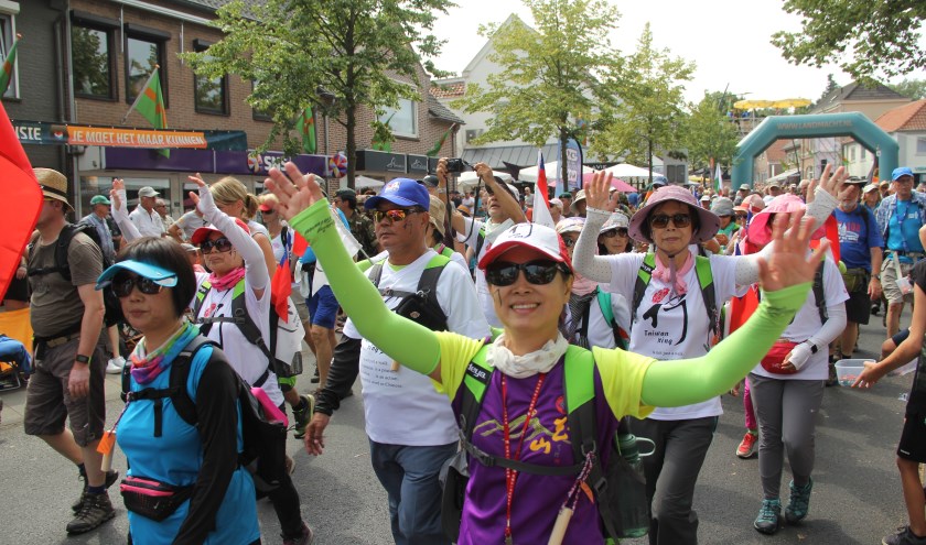 Vierdaagse doortocht Groesbeek. (foto: Peter Hendriks)